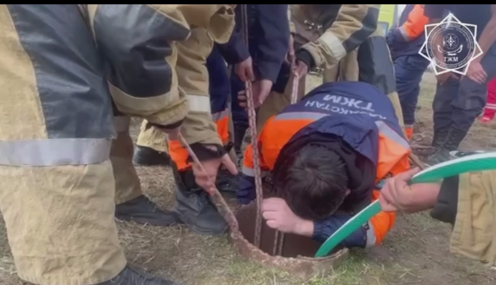 Жительница Туркестанской области упала в узкую трубу